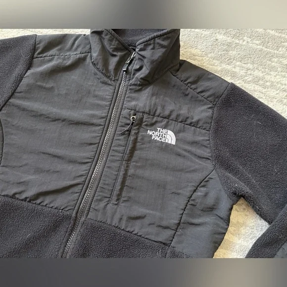 The North Face Denali Black Fleece Jacket - Picture 2 of 5